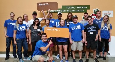 Members of the San Diego UK Alumni Club helped sort and distribute food for Feeding America San Diego hunger-relief organization (October 24, 2015)